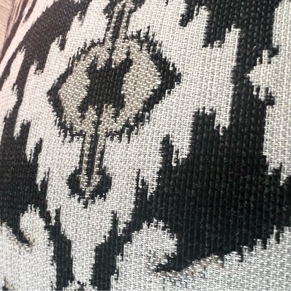 Sunbrella Nakala Classic Outdoor Black Throw Pillow New - Picture 5 of 7